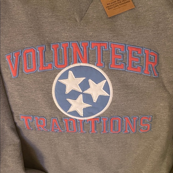 NWT Volunteer Traditions Crewneck - Picture 2 of 3